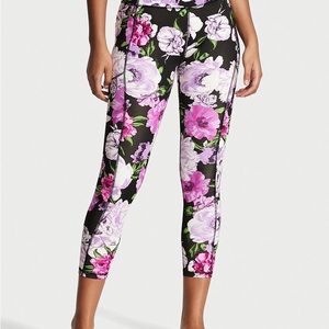 VICTORIA'S SECRET Essential Pocket Legging size 8